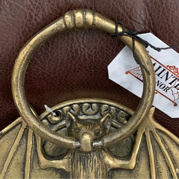 Haunted Manor Golden Bat Metal Halloween Door Knocker - Picture 7 of 8